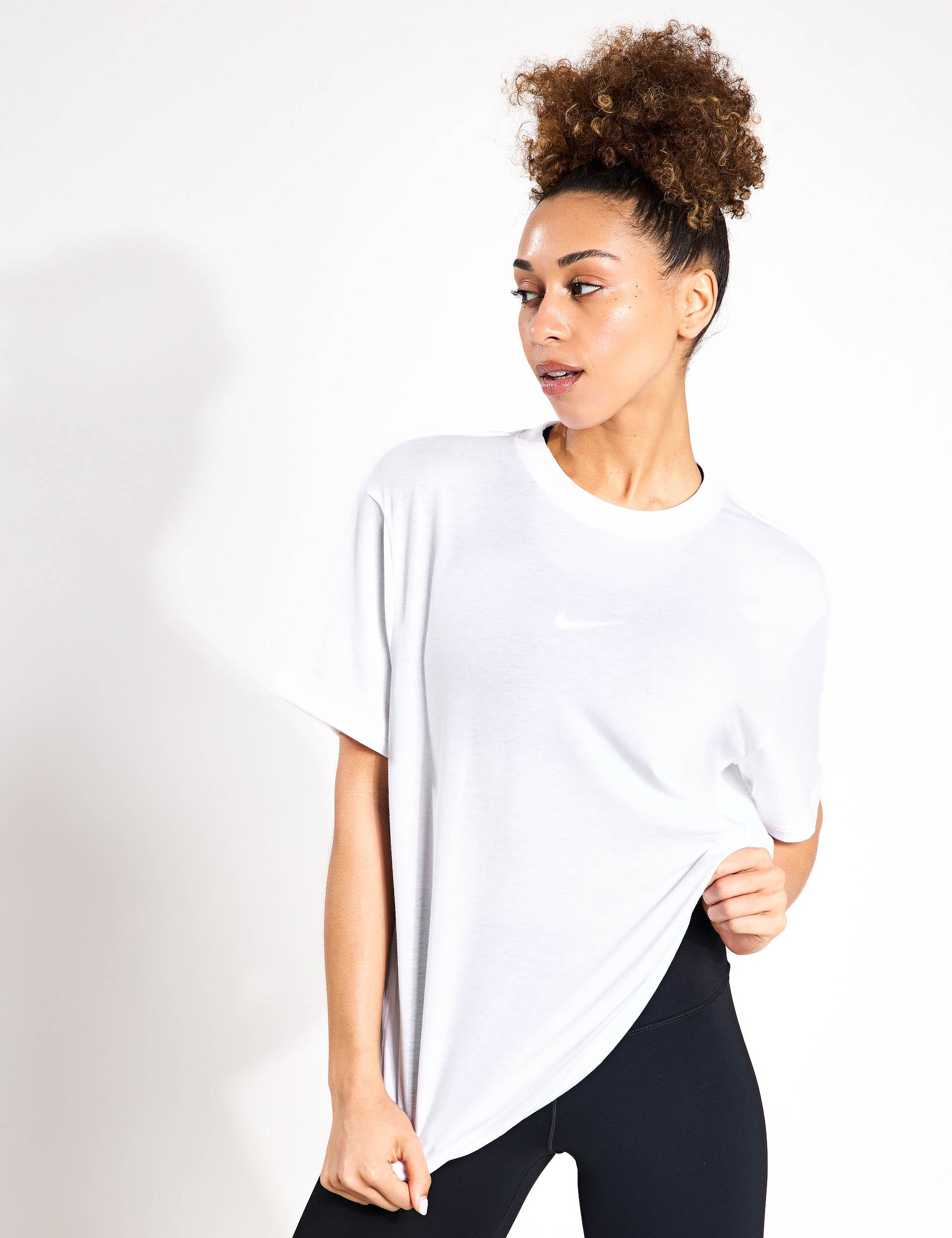 ナイキ Nike Dri-Fit Relaxed Short Sleeve T-shirt レディース シャツ トップス Black/White Women's Nike Dri-FIT Relaxed Short Sleeve T-shirt | Zappos.com