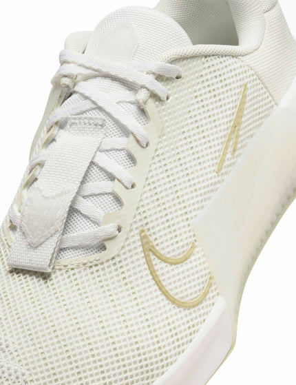 Nike Metcon 9 Premium Shoes - Sea Glass/Summit White/Olive Aura/Metallic Gold Starimage7- The Sports Edit