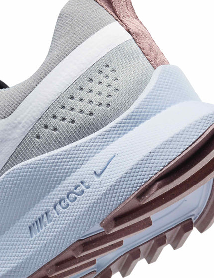 Nike Pegasus Trail 4 Shoes - Light Smoke Grey/Black/Glacier Blue/Whiteimage4- The Sports Edit