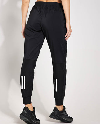 Own the Run Joggers - Black