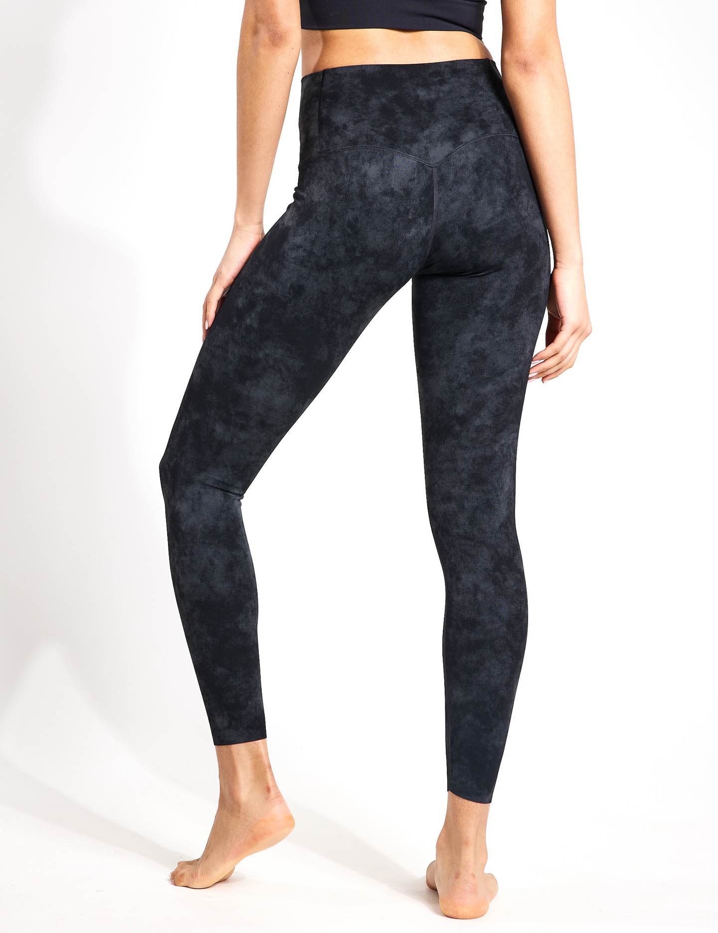 Nike | Zenvy High Waist 7/8 Tie-Dye Leggings - Black | The Sports Edit