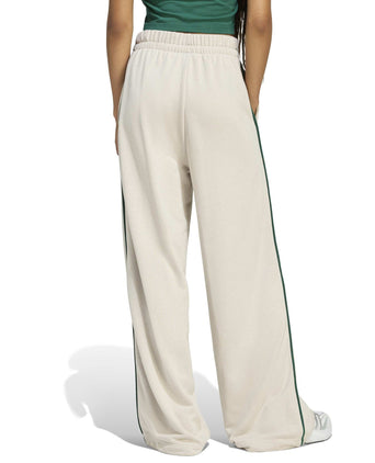 Seasonal Essentials Colorpop Joggers with Embroidered Graphic - Wonder Alumina/Collegiate Green