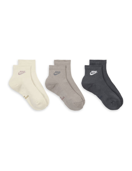 Nike Everyday Elevated Ankle Socks (3 Pairs) - Beige/Greyimages1- The Sports Edit