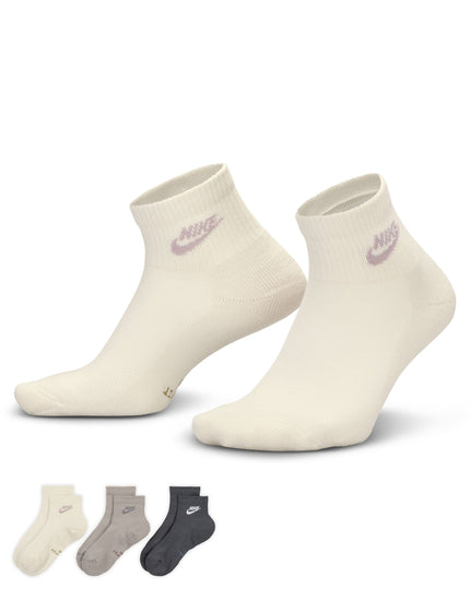 Nike Everyday Elevated Ankle Socks (3 Pairs) - Beige/Greyimages3- The Sports Edit