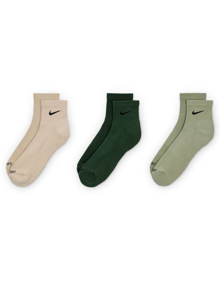 Nike Everyday Plus Cushioned Training Ankle Socks (3 Pairs) - Beige/Greenimage1- The Sports Edit