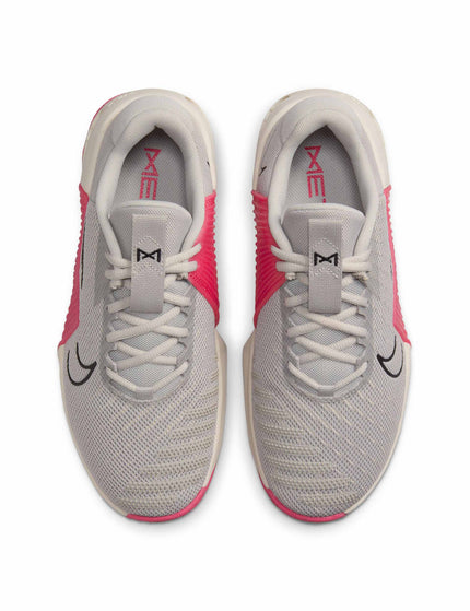 Nike Metcon 9 Shoes - Light Iron Ore/Light Orewood Brown/Khaki/Aster Pinkimage4- The Sports Edit