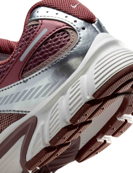 Nike V5 RNR Shoes - Smokey Mauve/Metallic Silver/Red Sepiaimages7- The Sports Edit