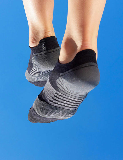 ON Running Low Sock - Black/Shadowimage6- The Sports Edit