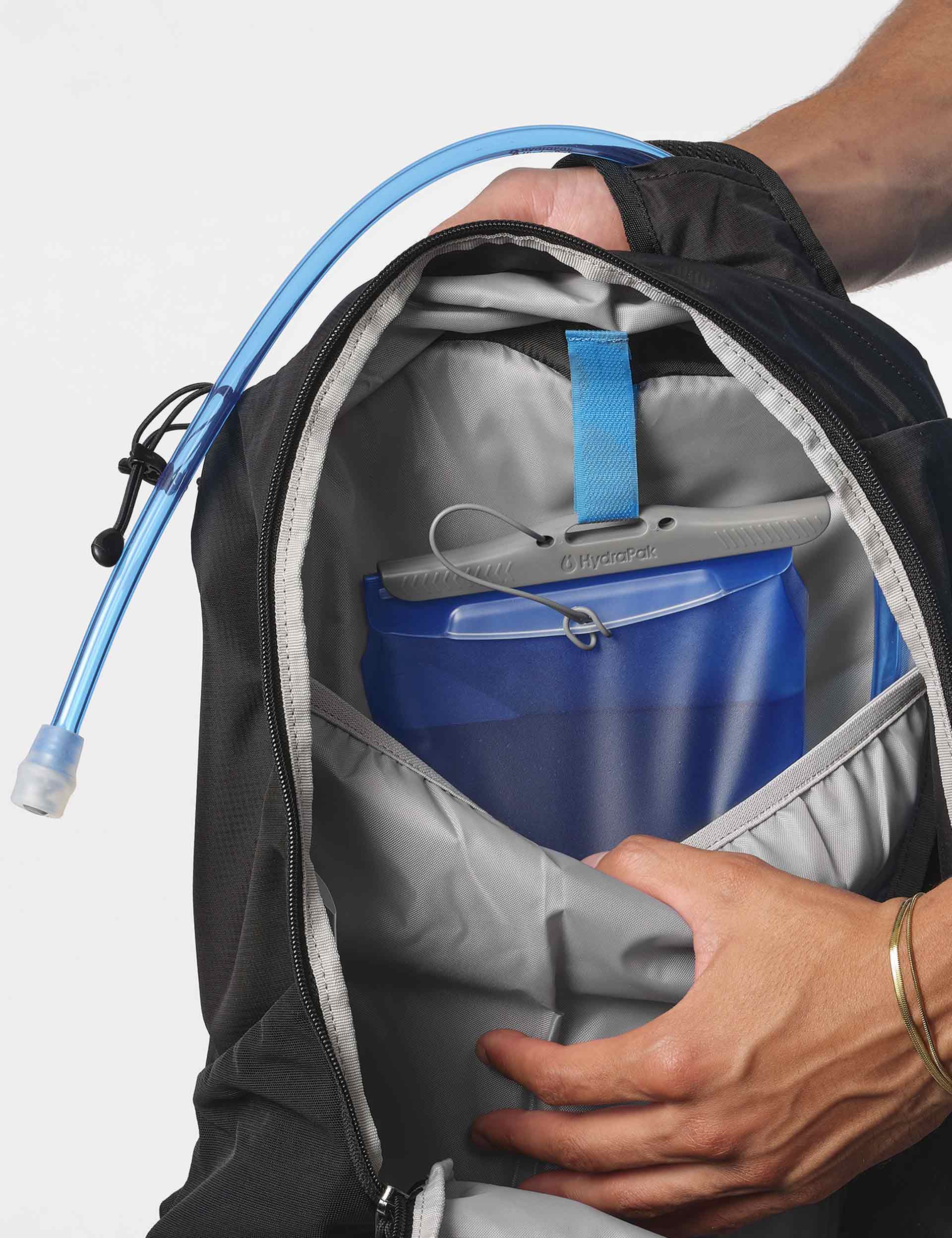Salomon ブラックバックパック 20L SALOMON サロモン バックパック 20L リュック ザック トレイル