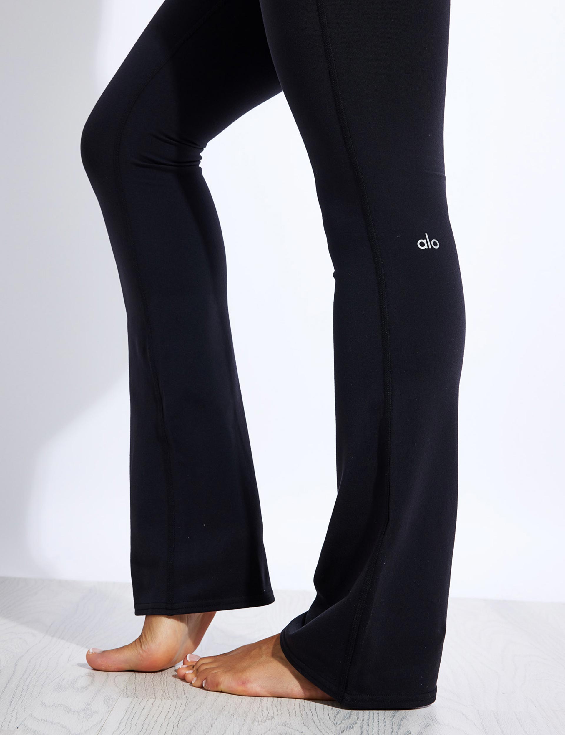 ALO Airbrush high-waist bootcut legging styling options⁣ ⁣⁣⁣⁣⁣⁣⁣ Shop now  at 𝐣𝐚𝐝𝐞-𝐣𝐚𝐤𝐚𝐫𝐭�