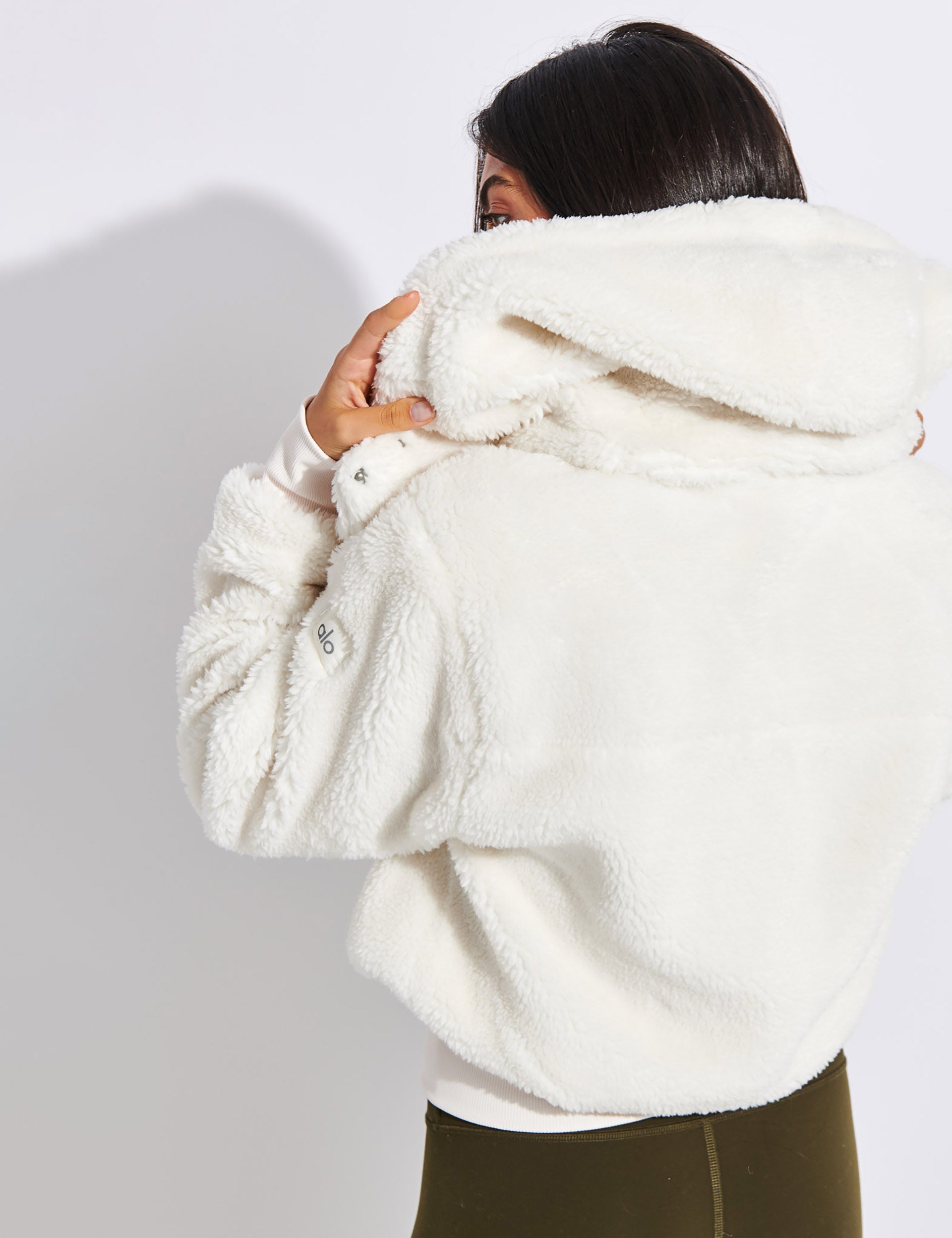 Alo Yoga | Opulent Faux Fur Cropped Jacket in Ivory White, Size: Medium