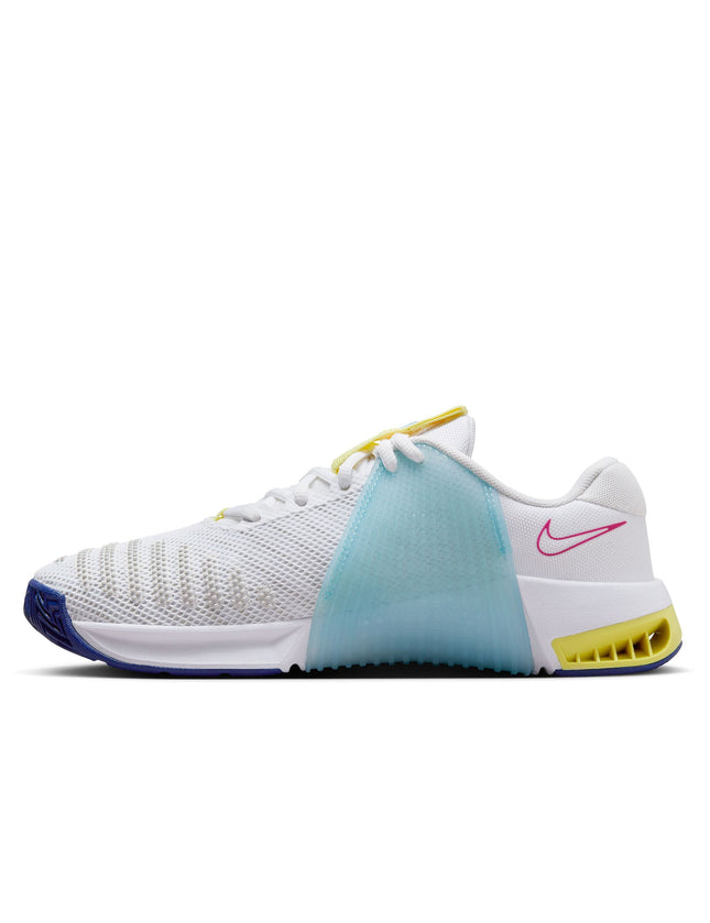 Nike Training Metcon 9 trainers in white and purple